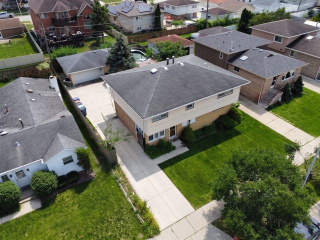 5711 W 87TH Place, Oak Lawn, IL 60453