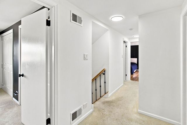 5711 W 87TH Place, Oak Lawn, IL 60453
