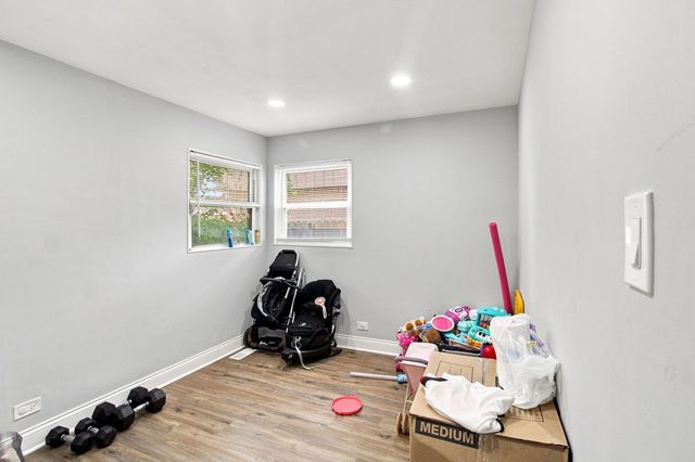 5711 W 87TH Place, Oak Lawn, IL 60453