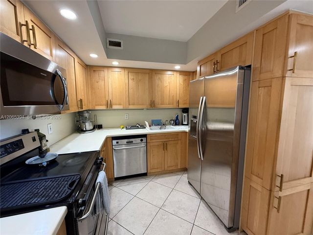 5600 Collins Avenue 16G, Miami Beach, FL 33140