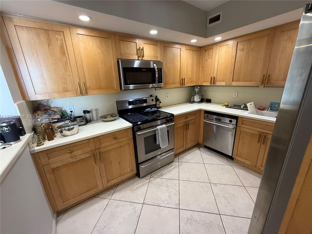 5600 Collins Avenue 16G, Miami Beach, FL 33140