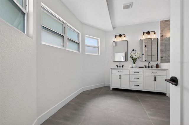 2350 2ND AVENUE N, St Petersburg, FL 33713