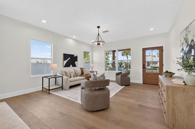 2350 2ND AVENUE N, St Petersburg, FL 33713