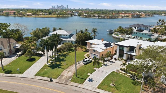 3876 SHORE ACRES BOULEVARD NE, St Petersburg, FL 33703