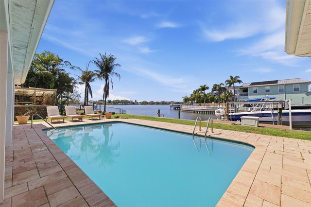 3876 SHORE ACRES BOULEVARD NE, St Petersburg, FL 33703