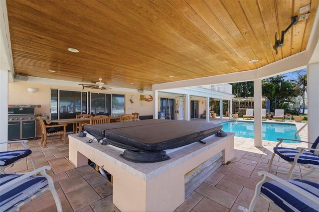 3876 SHORE ACRES BOULEVARD NE, St Petersburg, FL 33703