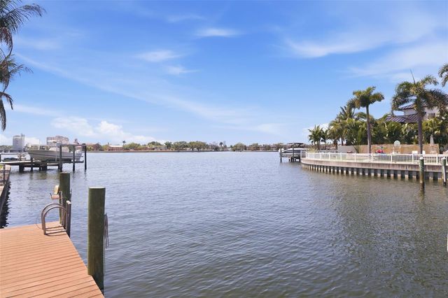 3876 SHORE ACRES BOULEVARD NE, St Petersburg, FL 33703