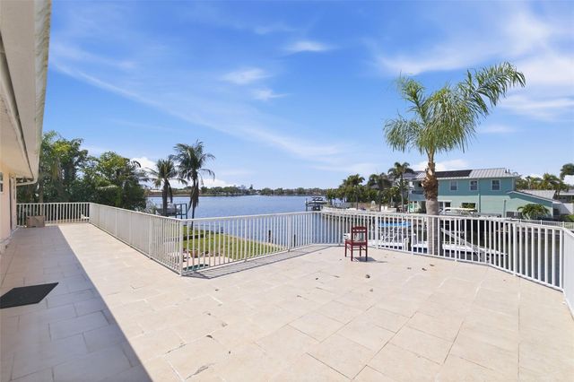 3876 SHORE ACRES BOULEVARD NE, St Petersburg, FL 33703