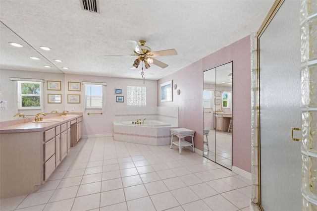 3876 SHORE ACRES BOULEVARD NE, St Petersburg, FL 33703