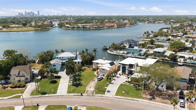 3876 SHORE ACRES BOULEVARD NE, St Petersburg, FL 33703