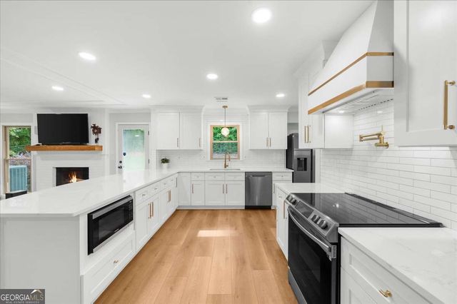 330 Monivea Lane, Roswell, GA 30075