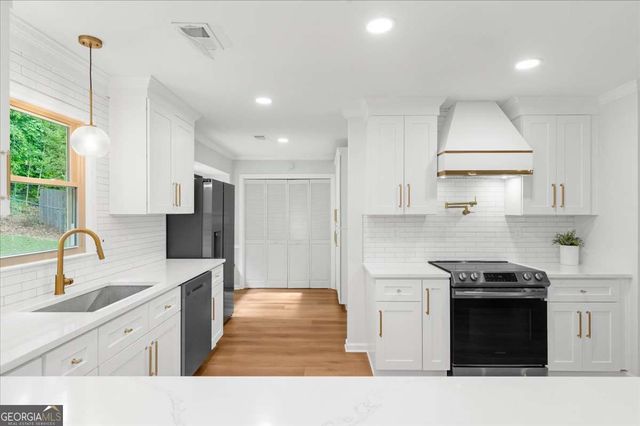 330 Monivea Lane, Roswell, GA 30075