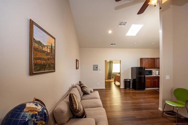 6406 08 N Radio Dr, San Diego, CA 92114