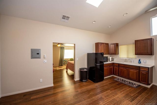 6406 08 N Radio Dr, San Diego, CA 92114