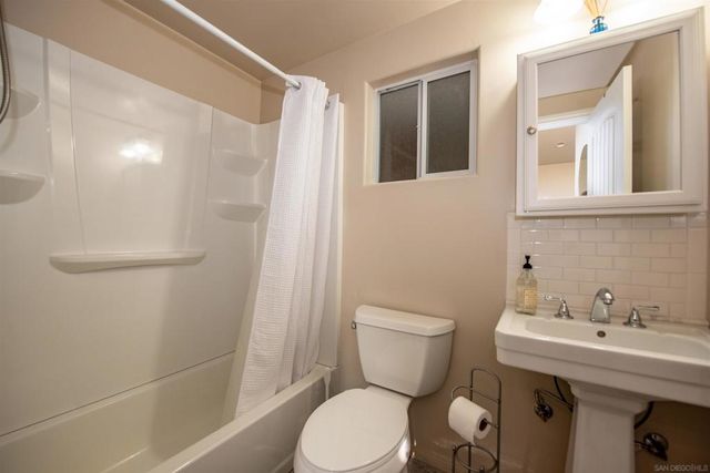 6406 08 N Radio Dr, San Diego, CA 92114