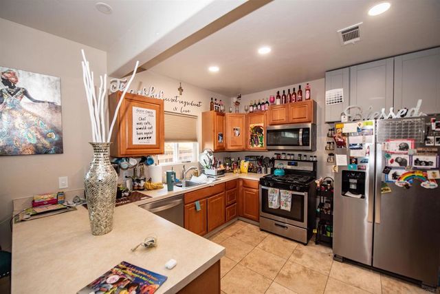 6406 08 N Radio Dr, San Diego, CA 92114