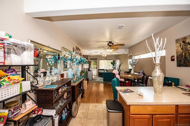 6406 08 N Radio Dr, San Diego, CA 92114