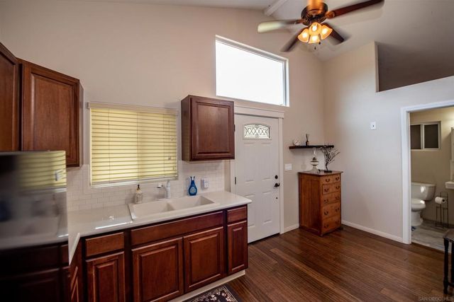 6406 08 N Radio Dr, San Diego, CA 92114