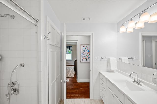 4002 Drummond Street, Houston, TX 77025