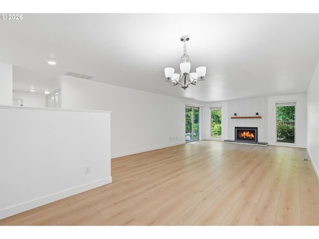 242 GREENRIDGE Dr, Lake Oswego, OR 97035
