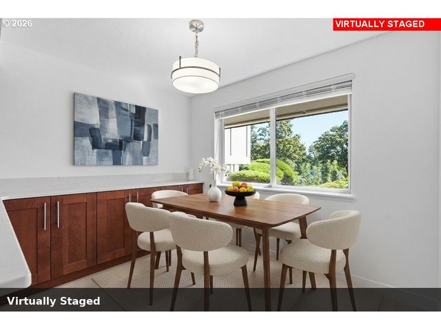 242 GREENRIDGE Dr, Lake Oswego, OR 97035