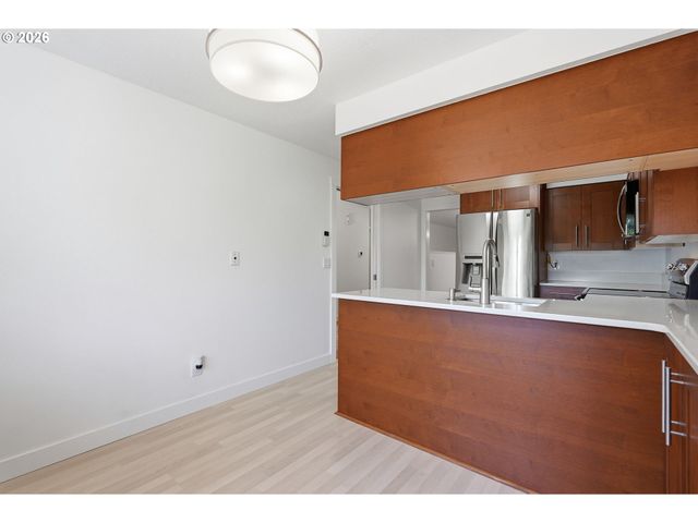 242 GREENRIDGE Dr, Lake Oswego, OR 97035
