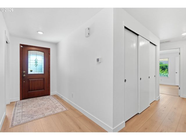 242 GREENRIDGE Dr, Lake Oswego, OR 97035