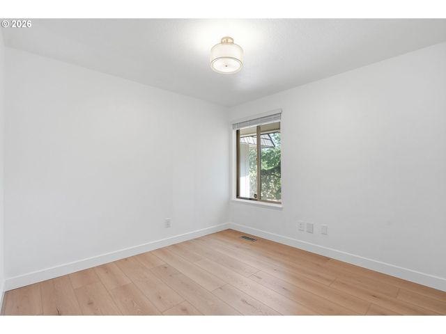 242 GREENRIDGE Dr, Lake Oswego, OR 97035
