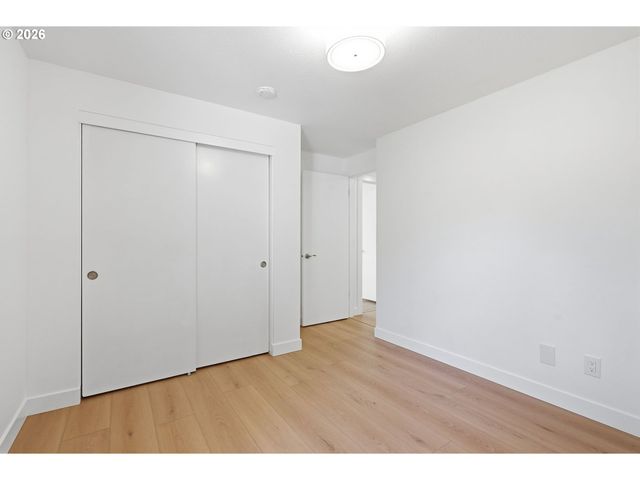 242 GREENRIDGE Dr, Lake Oswego, OR 97035