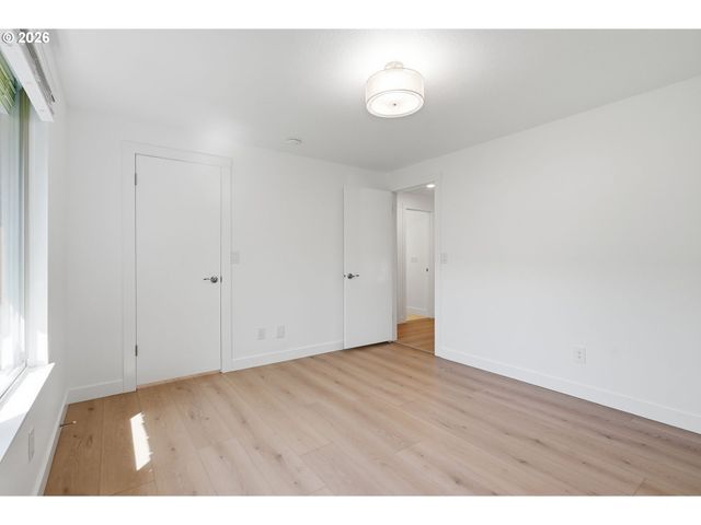 242 GREENRIDGE Dr, Lake Oswego, OR 97035