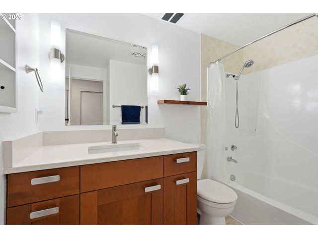 242 GREENRIDGE Dr, Lake Oswego, OR 97035