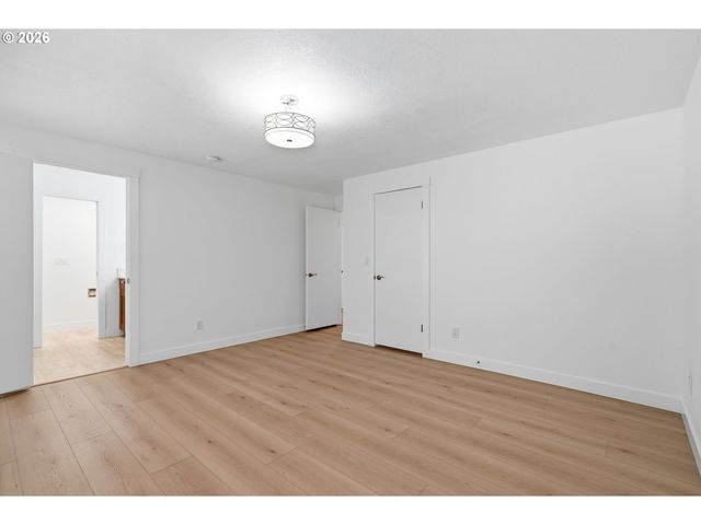 242 GREENRIDGE Dr, Lake Oswego, OR 97035