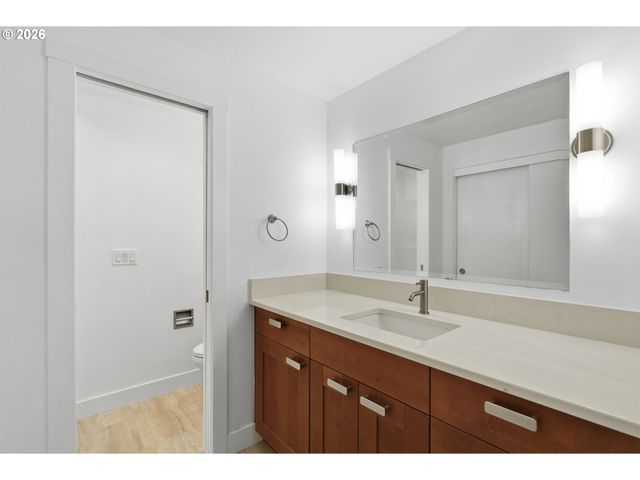 242 GREENRIDGE Dr, Lake Oswego, OR 97035