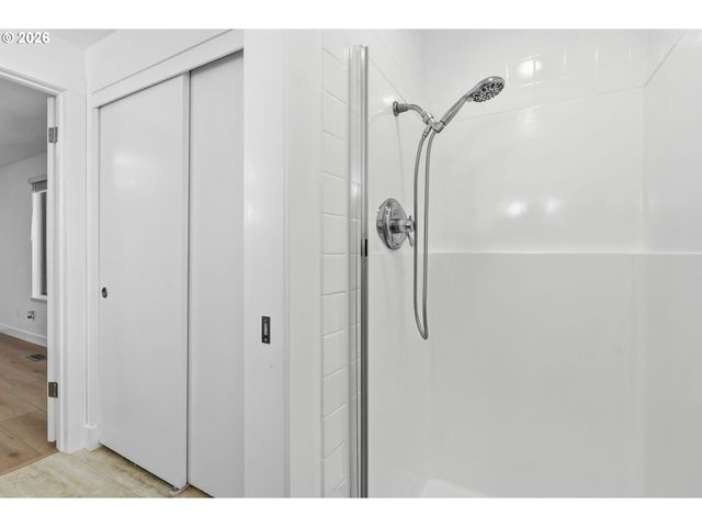 242 GREENRIDGE Dr, Lake Oswego, OR 97035