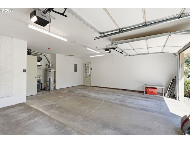 242 GREENRIDGE Dr, Lake Oswego, OR 97035