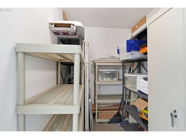 242 GREENRIDGE Dr, Lake Oswego, OR 97035