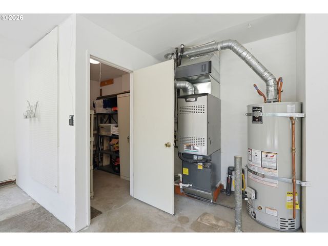 242 GREENRIDGE Dr, Lake Oswego, OR 97035