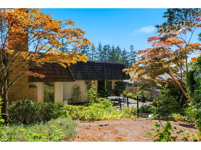 242 GREENRIDGE Dr, Lake Oswego, OR 97035