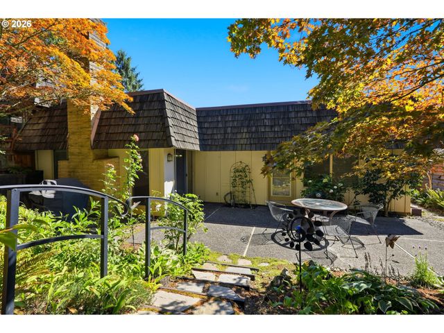 242 GREENRIDGE Dr, Lake Oswego, OR 97035