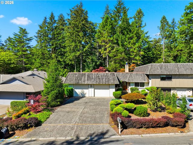 242 GREENRIDGE Dr, Lake Oswego, OR 97035