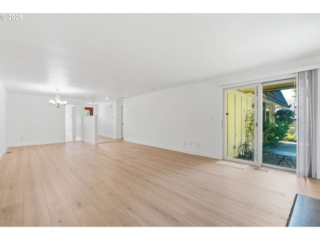 242 GREENRIDGE Dr, Lake Oswego, OR 97035