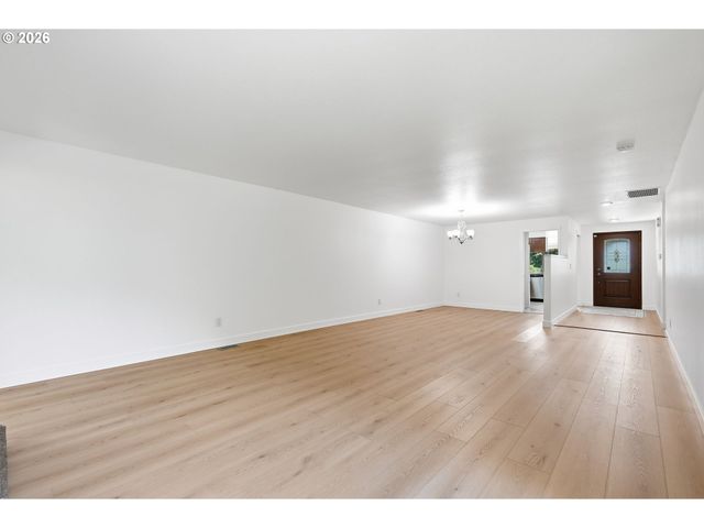 242 GREENRIDGE Dr, Lake Oswego, OR 97035