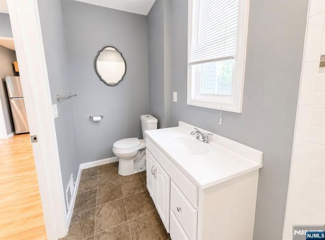 1086 18th Avenue, Newark, NJ 07106