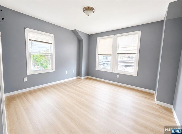1086 18th Avenue, Newark, NJ 07106