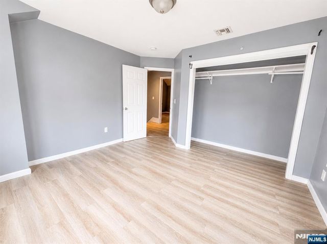 1086 18th Avenue, Newark, NJ 07106