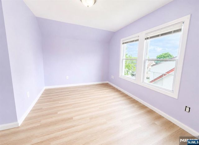 1086 18th Avenue, Newark, NJ 07106