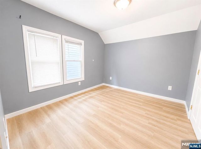 1086 18th Avenue, Newark, NJ 07106