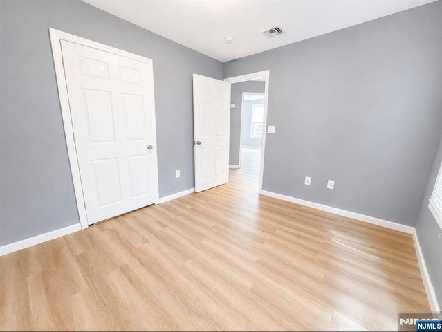 1086 18th Avenue, Newark, NJ 07106