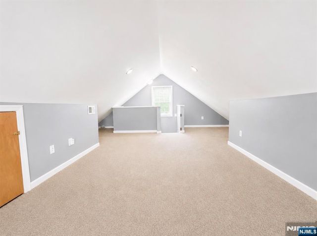 1086 18th Avenue, Newark, NJ 07106