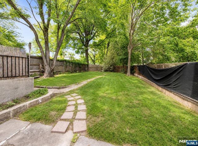 1086 18th Avenue, Newark, NJ 07106